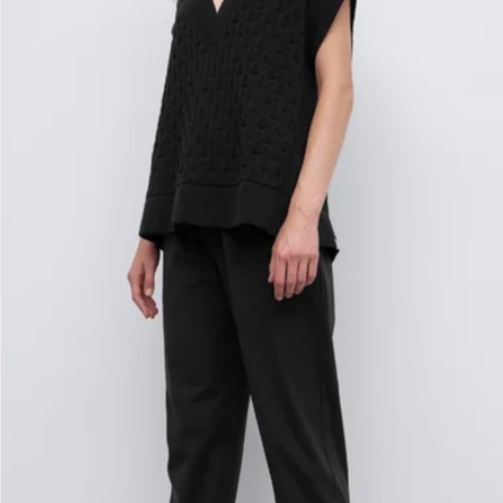 Lululemon Tapered-Leg Mid-Rise Pant 7/8 Length in Luxtreme